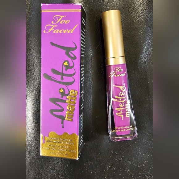 Too Faced Beauty Bundle Bag, Face Brush, Lip Gloss, Eye mask & Eye liner New - Picture 3 of 5